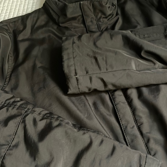 Beautiful Black Tumi Coat, used but implacable condition - Picture 3 of 3